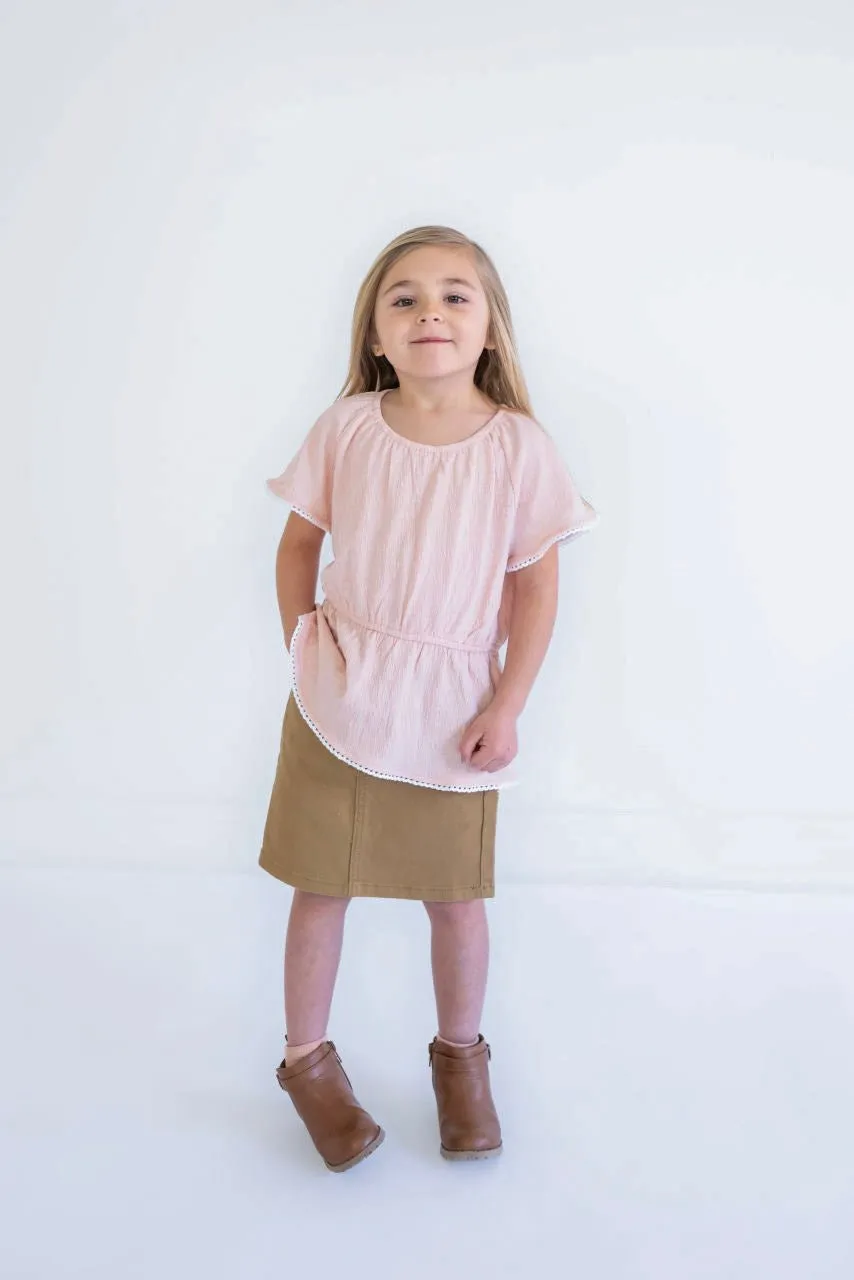 Pearla Girls Lace Peplum Top in Blush
