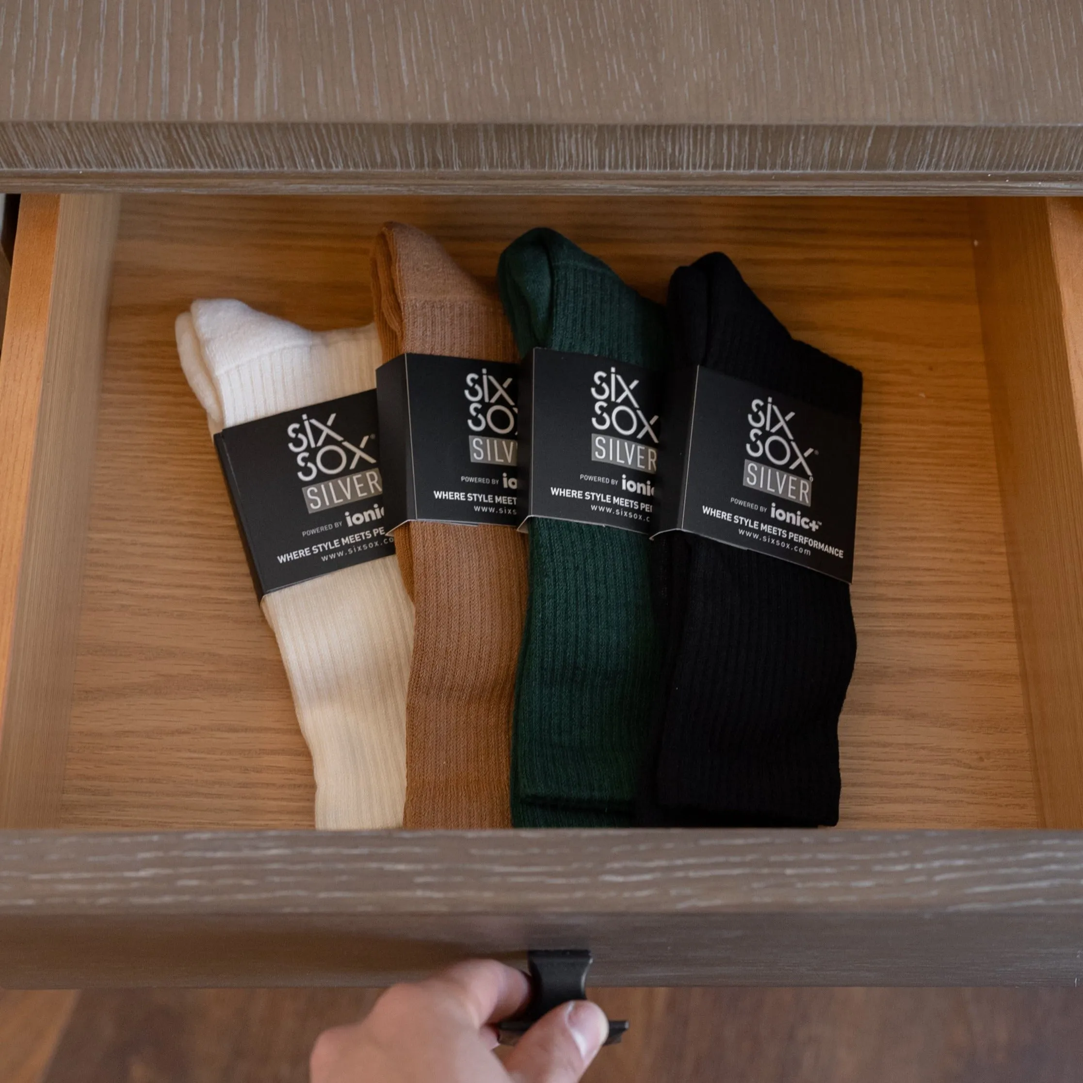 SILVER SOLID RIBBED SOCKS | BLACK